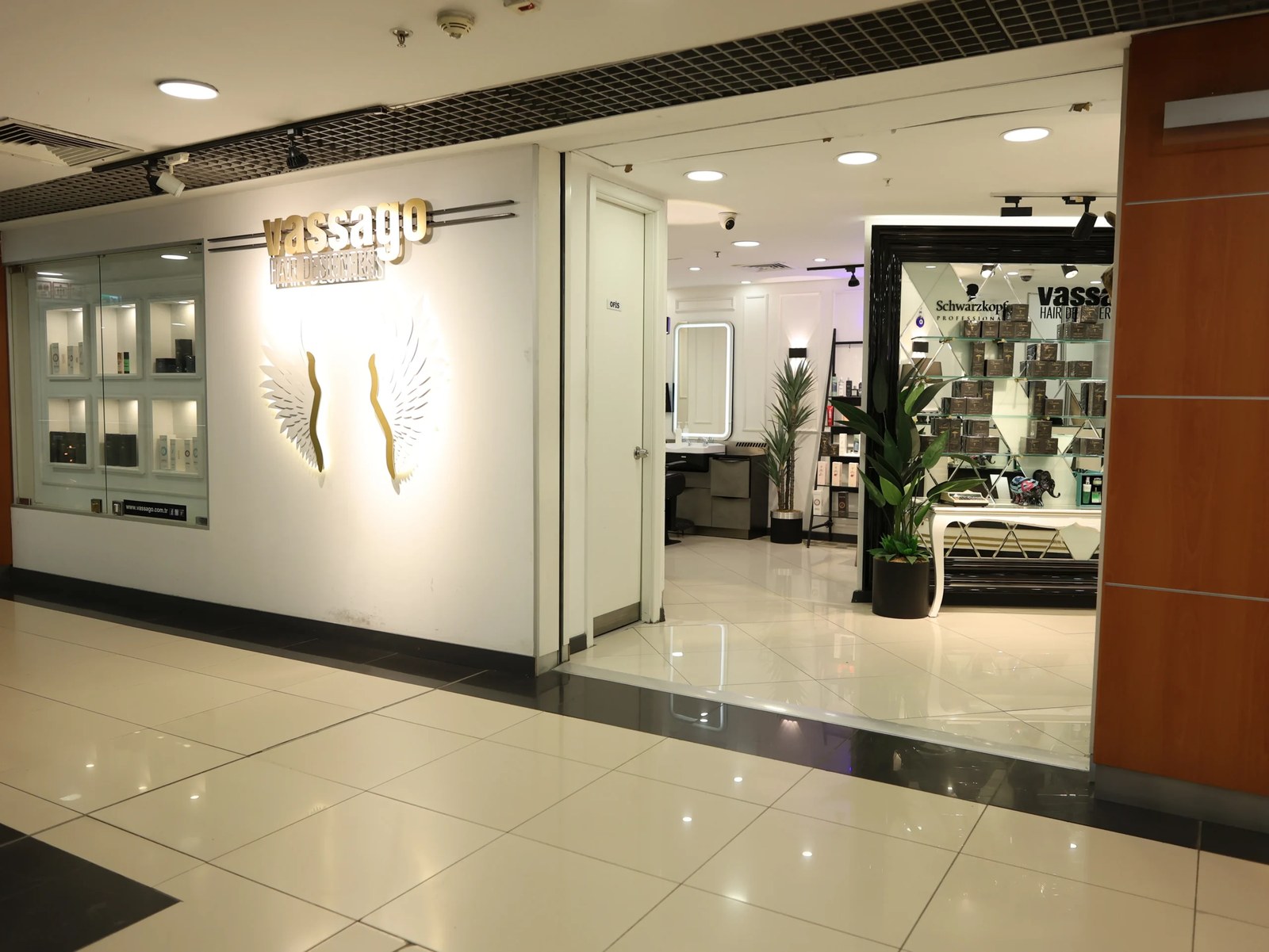 Vassago salon girişi